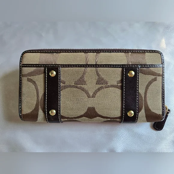 Coach Brown and Tan Women's Wallet ZERO Callouts - Picture 2 of 10